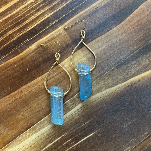 Light blue and gold crystal earrings. - Picture 1 of 2
